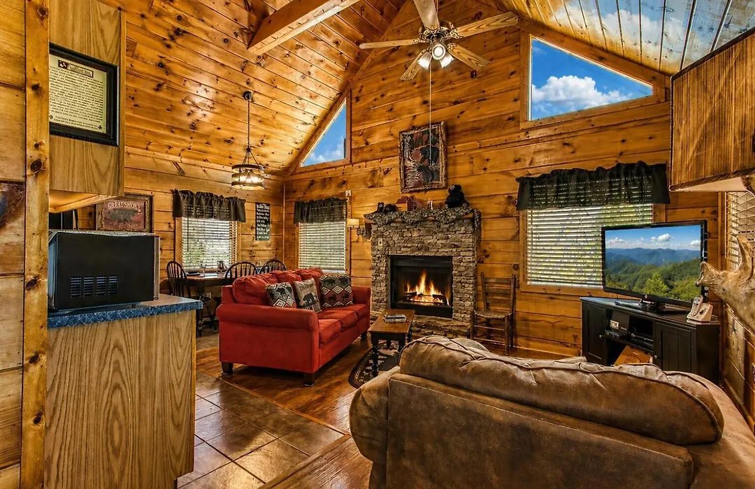Another Day In Bearadise- Cozy Cabin Retreat In The Smokies Comfort & Fun For All-1